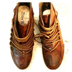 Size 10 2 Lips Too wedge sneakers